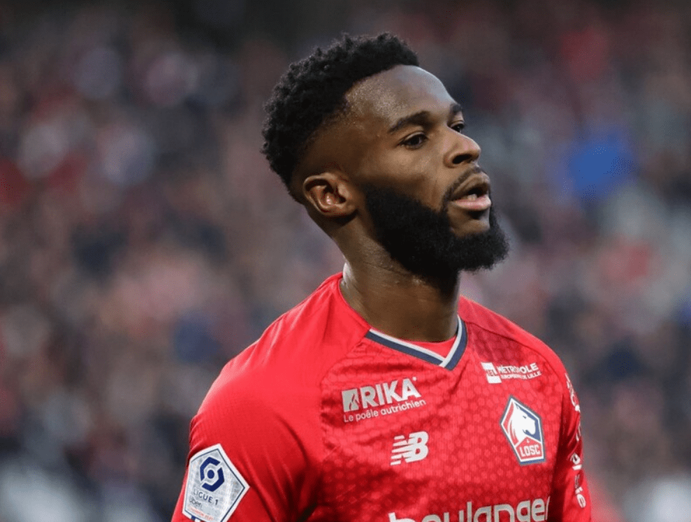  美国一机场发生飞机坠毁事故 